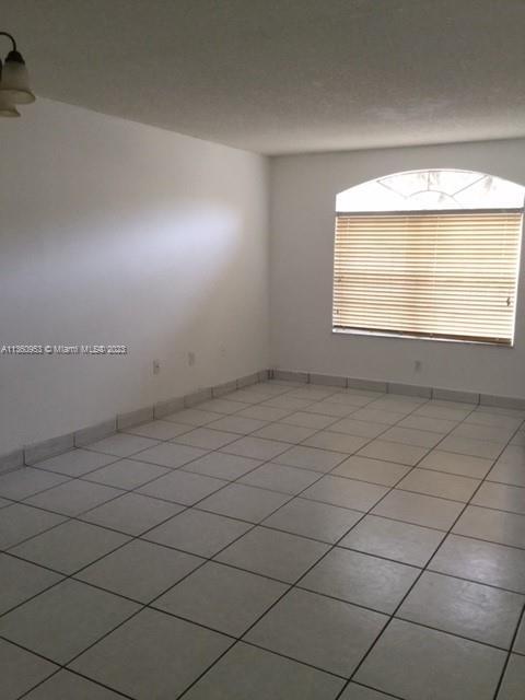 Building Photo - 6985 NW 173rd Dr