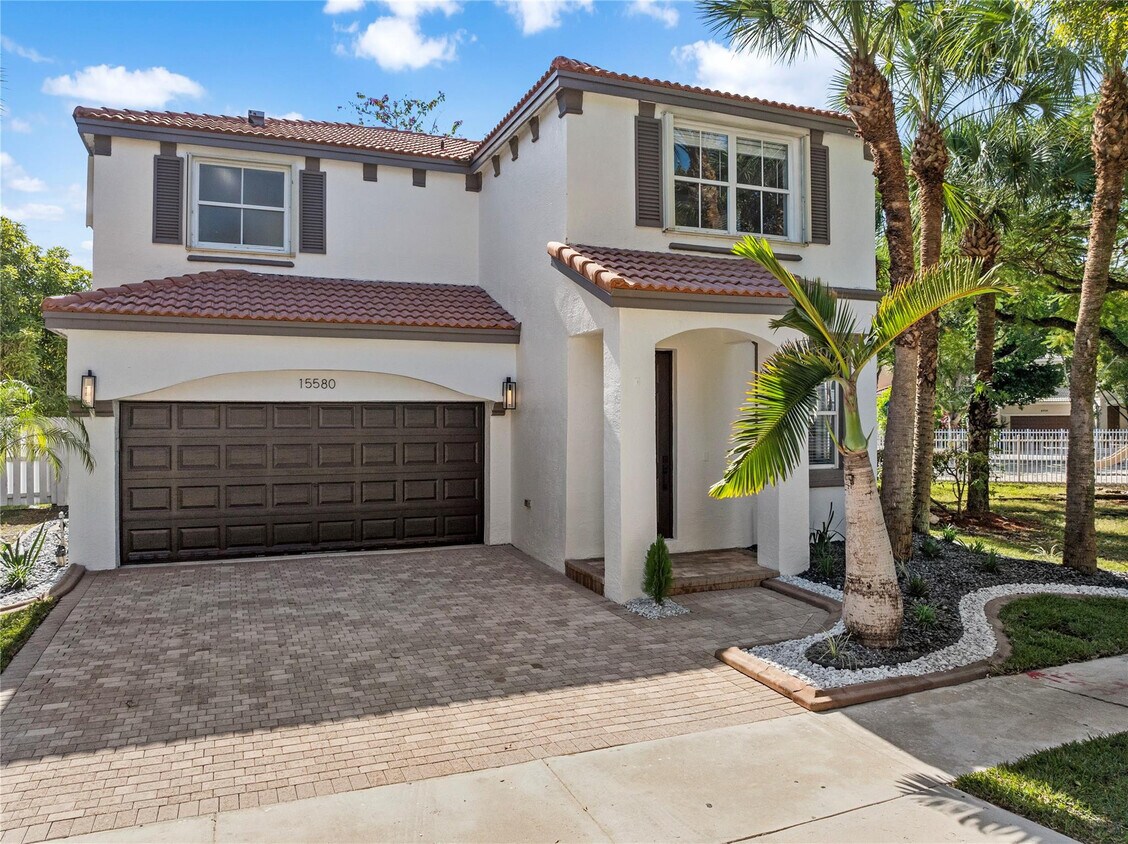 Foto principal - 15580 SW 49th Ct