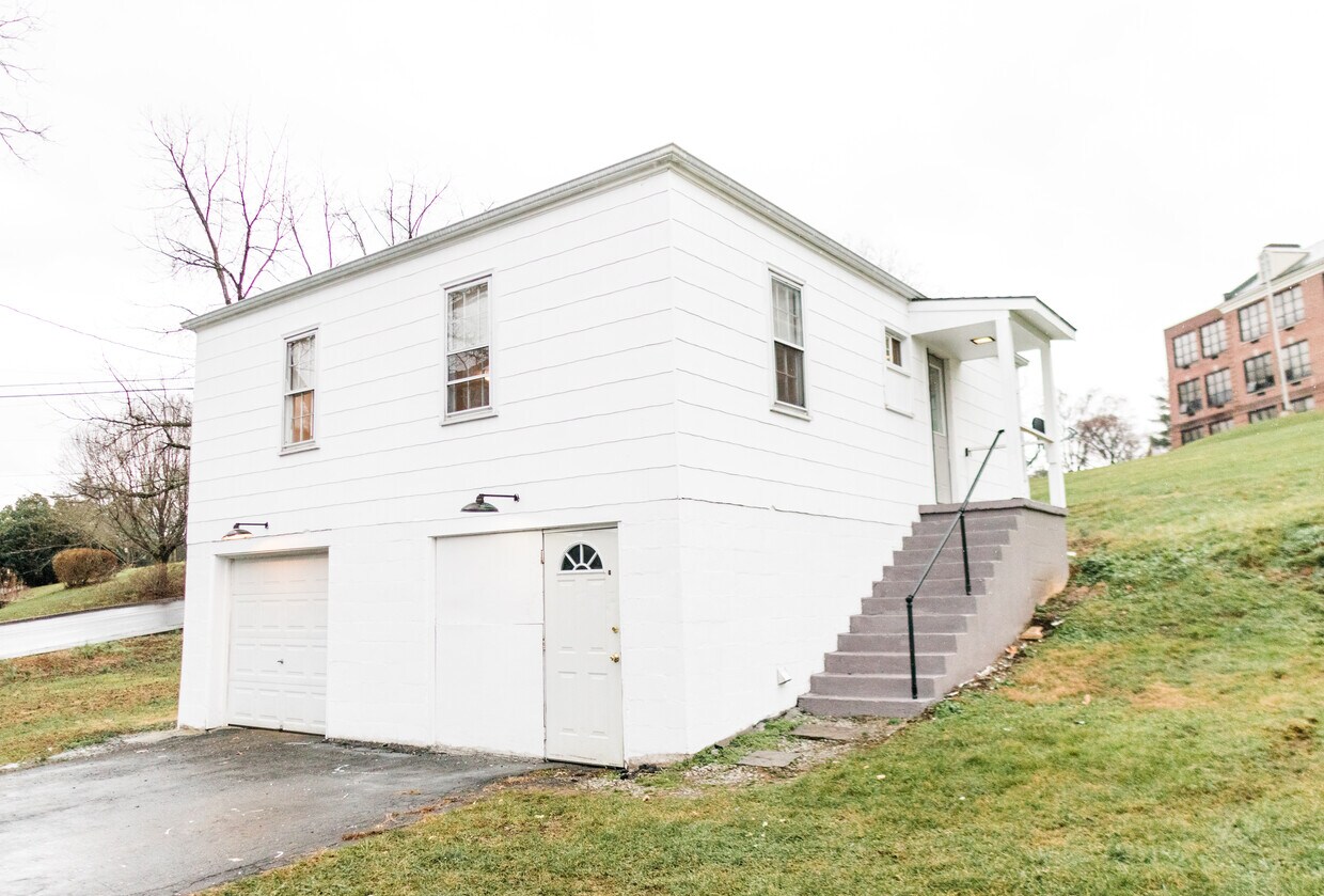 Primary Photo - 114 Campbell Ave
