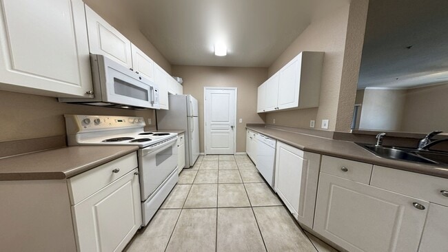 Building Photo - 9301 Crescent Loop Cir