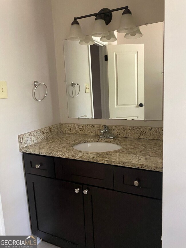 Foto del edificio - 493 King Arnold St