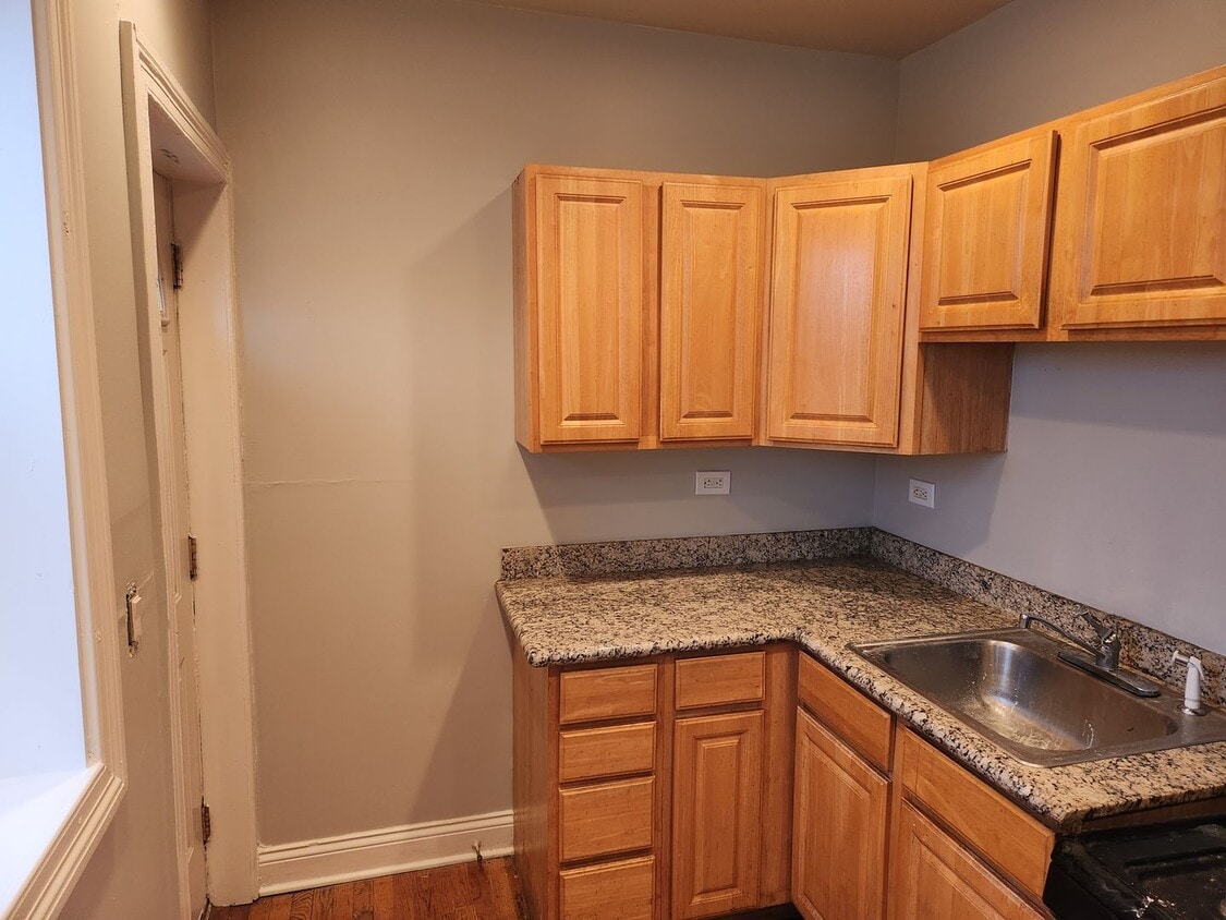 Primary Photo - 1224 N Cicero - 1 Bed
