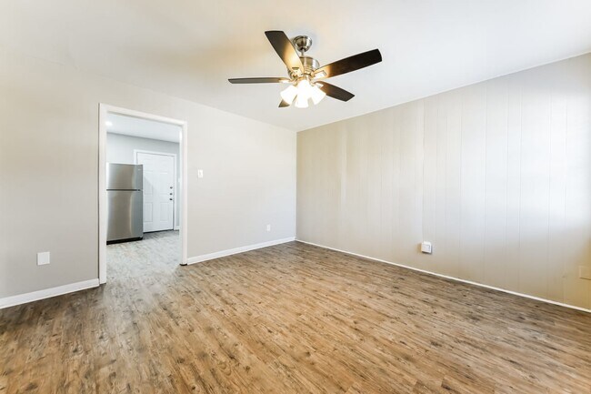 Building Photo - 4311 Scottsdale Dr