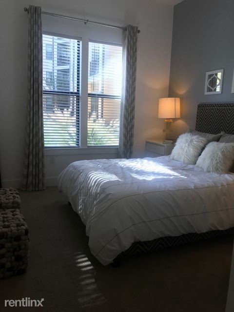 Building Photo - 1 br, 1 bath  - 49 W Colonial Dr