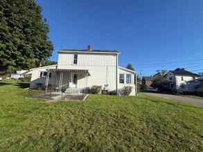 Building Photo - 638 Painter St