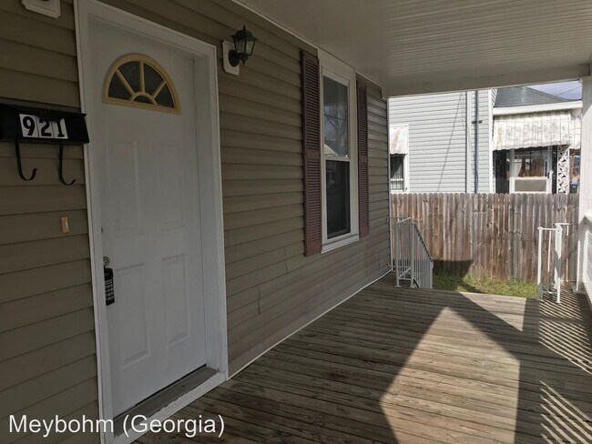 Building Photo - 2 br, 2 bath House - 921 11th Street