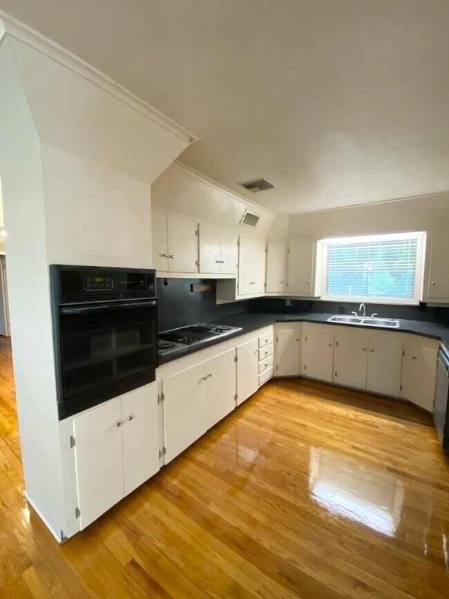 Foto del edificio - 205 Leonpacher Rd