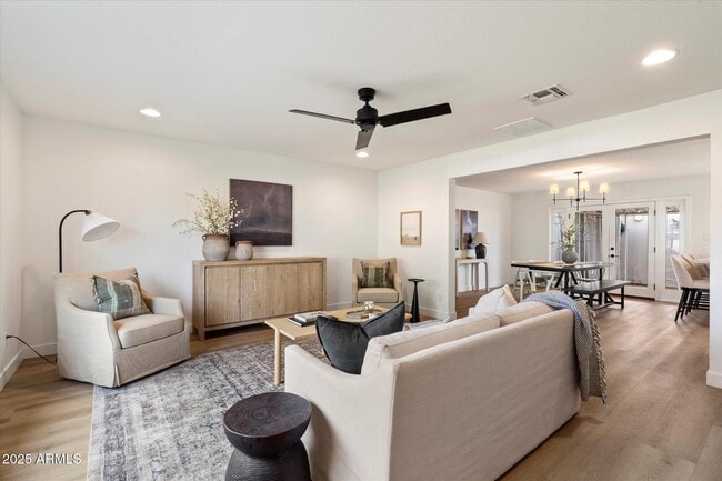 Foto del edificio - 8447 E Montebello Ave