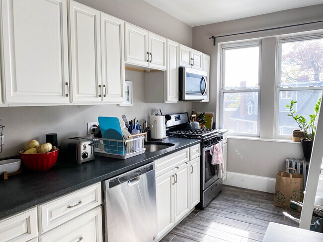 BRAND NEW Renovated Kitchen! - 23 Lanark Rd