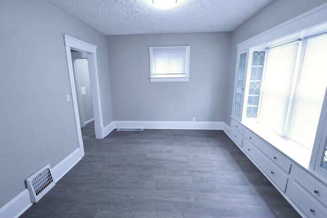 Foto del edificio - 893 Delia Ave