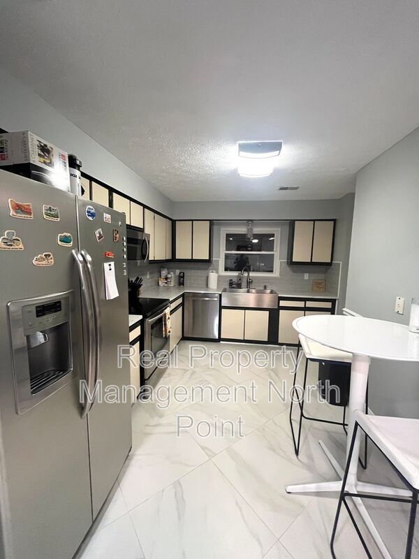 Foto del edificio - 5127 Village Green Way