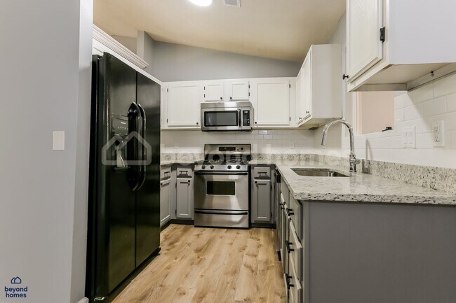 Building Photo - Stunning and Updated Maumelle Living!