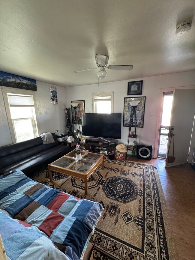 Building Photo - One Bedroom Cottage Available in Louisville!