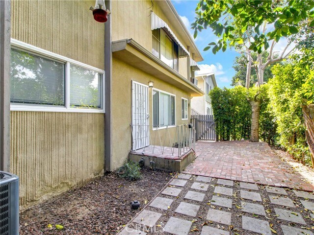 Foto del edificio - 1040 N Sierra Bonita Ave