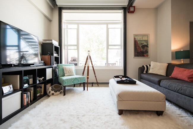 Sala de estar en 300 State (2 hab) - River Place
