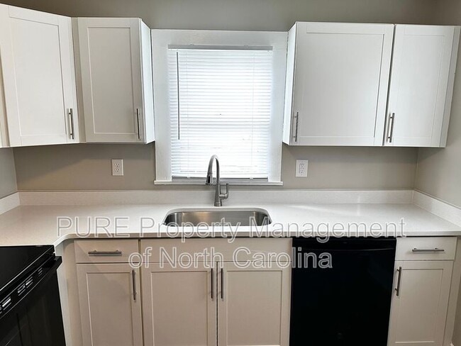 Building Photo - 208 S Lexington Dr