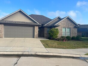 Building Photo - 1707 Trellis Ln