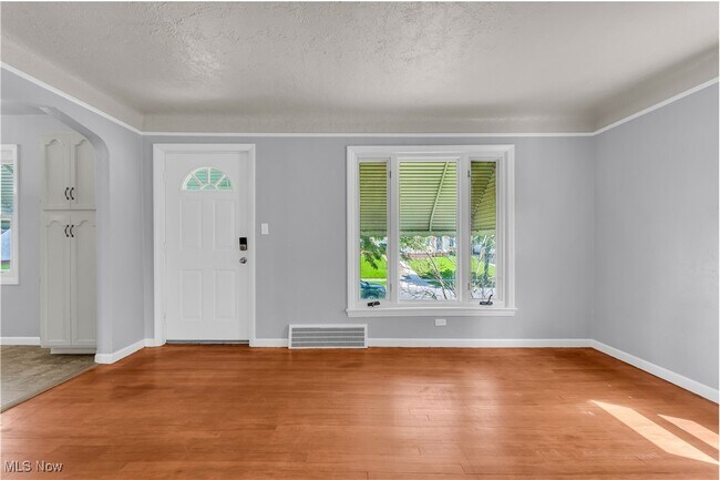Building Photo - 15604 Benhoff Dr