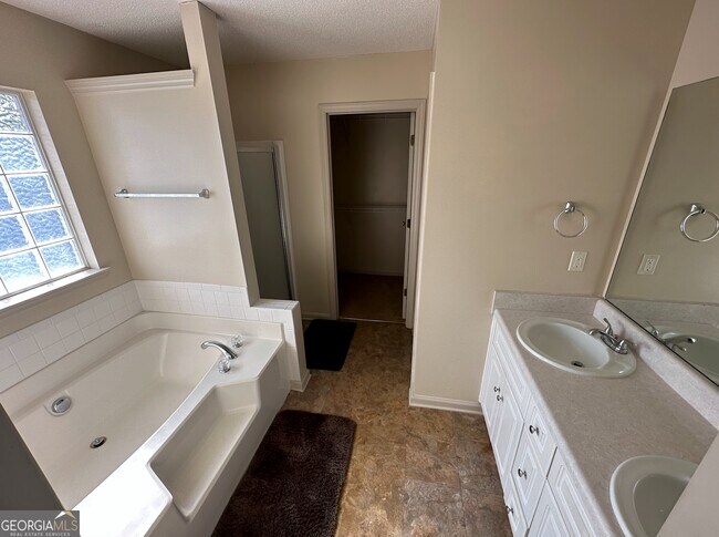 Foto del edificio - 1824 Claystone Way