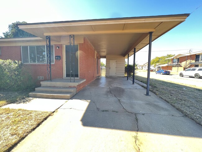 Building Photo - 2400 Buchanan St