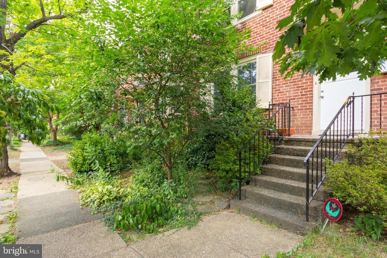 Primary Photo - 3939 Cloverhill Rd