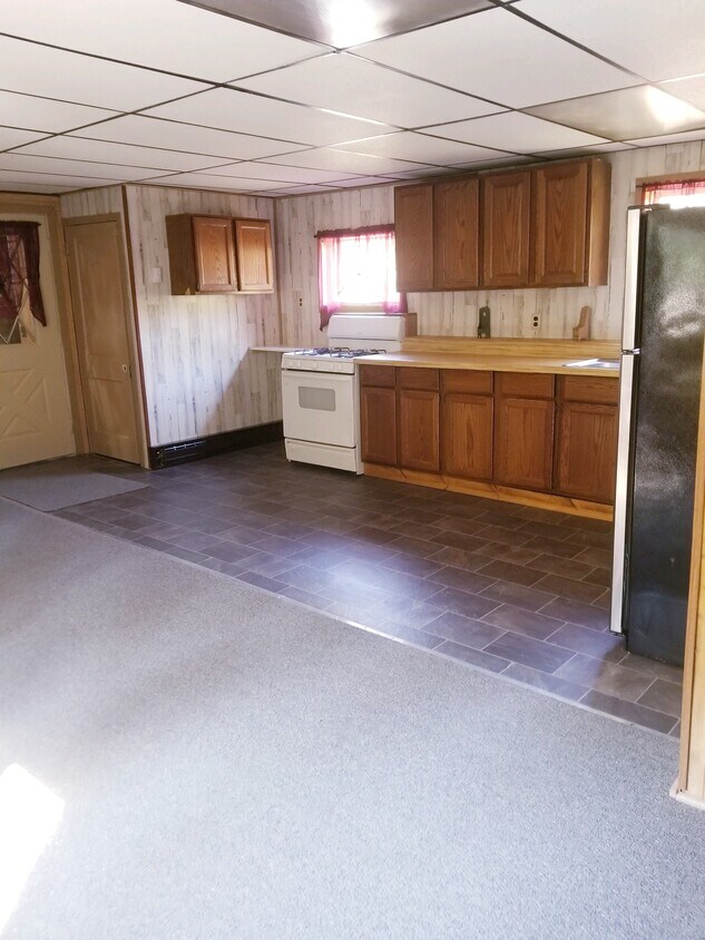 Living room and kitchen - 280 Cooks Falls Store Rd