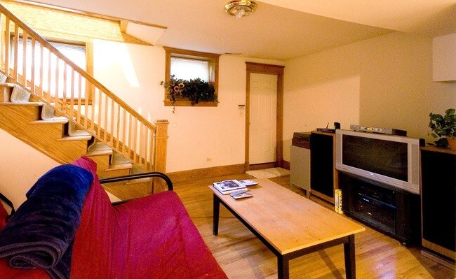 Foto del edificio - 3810 N Greenview Ave