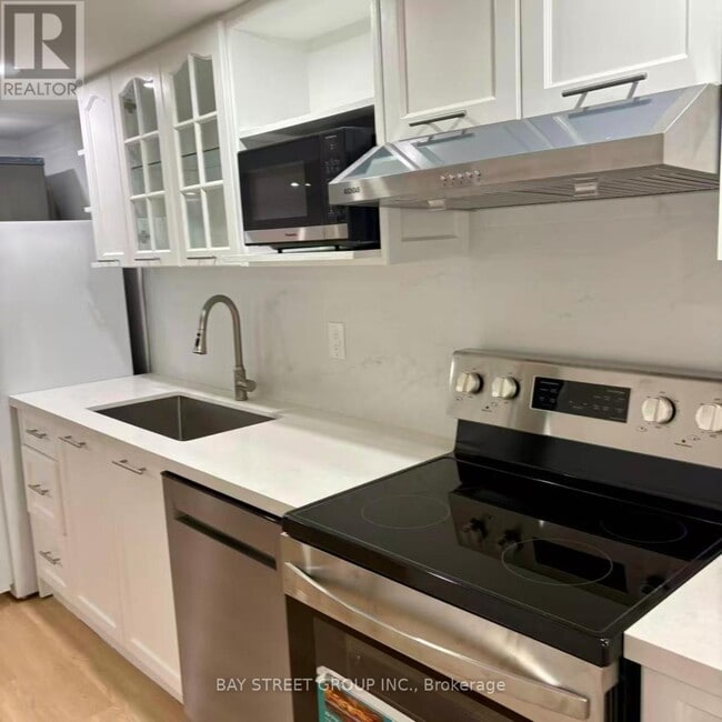 Building Photo - 2513 Benedet Dr