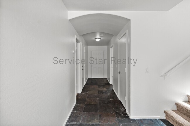 Foto del edificio - 16090 W Larkspur Dr
