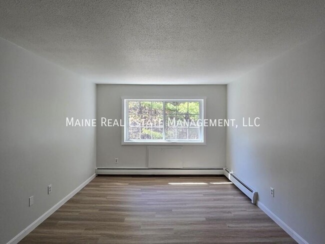 Building Photo - 10 Tall Pines Dr