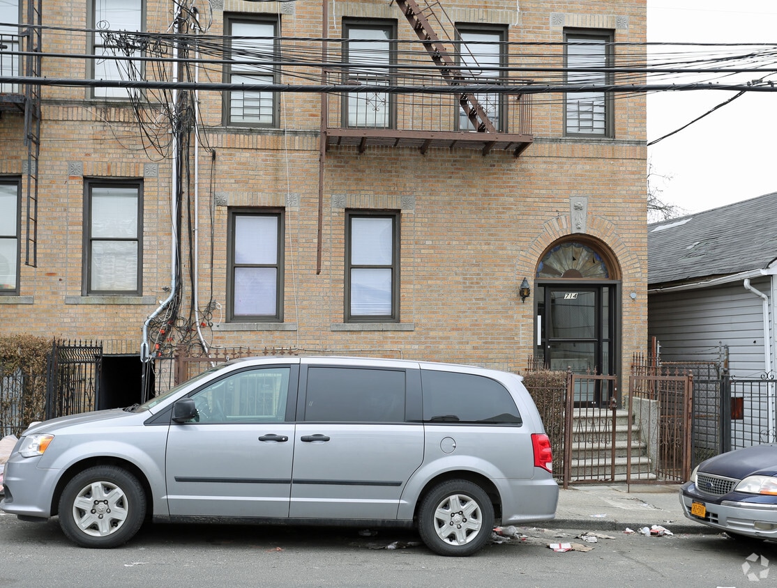 Building Photo - 714 Penfield