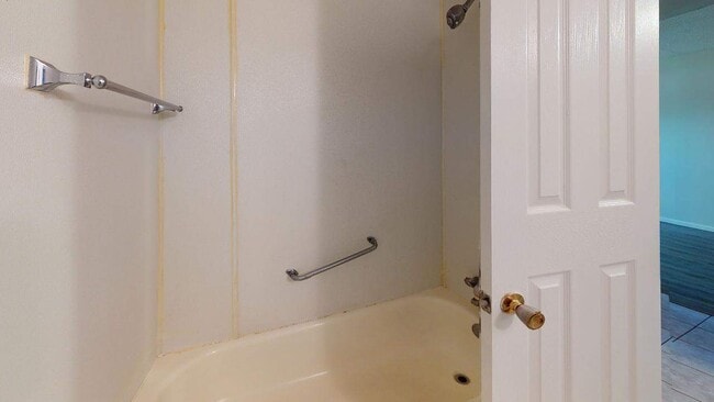 Building Photo - Tecumseh Court Apartments