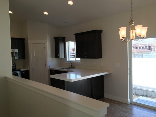 Building Photo - 153 E 160 S