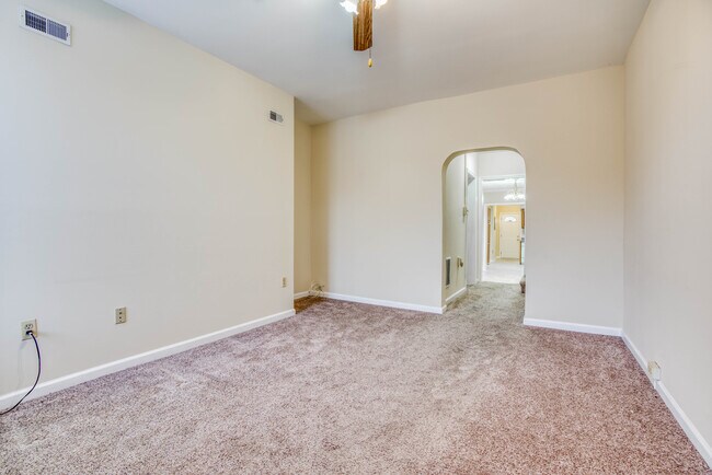 Foto del edificio - 2343 Eastern Ave