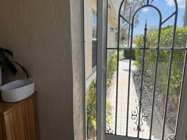 Foto del edificio - 7565 Edisto Dr