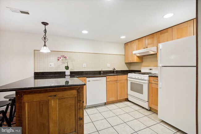 Foto del edificio - 1116 Monroe St NW