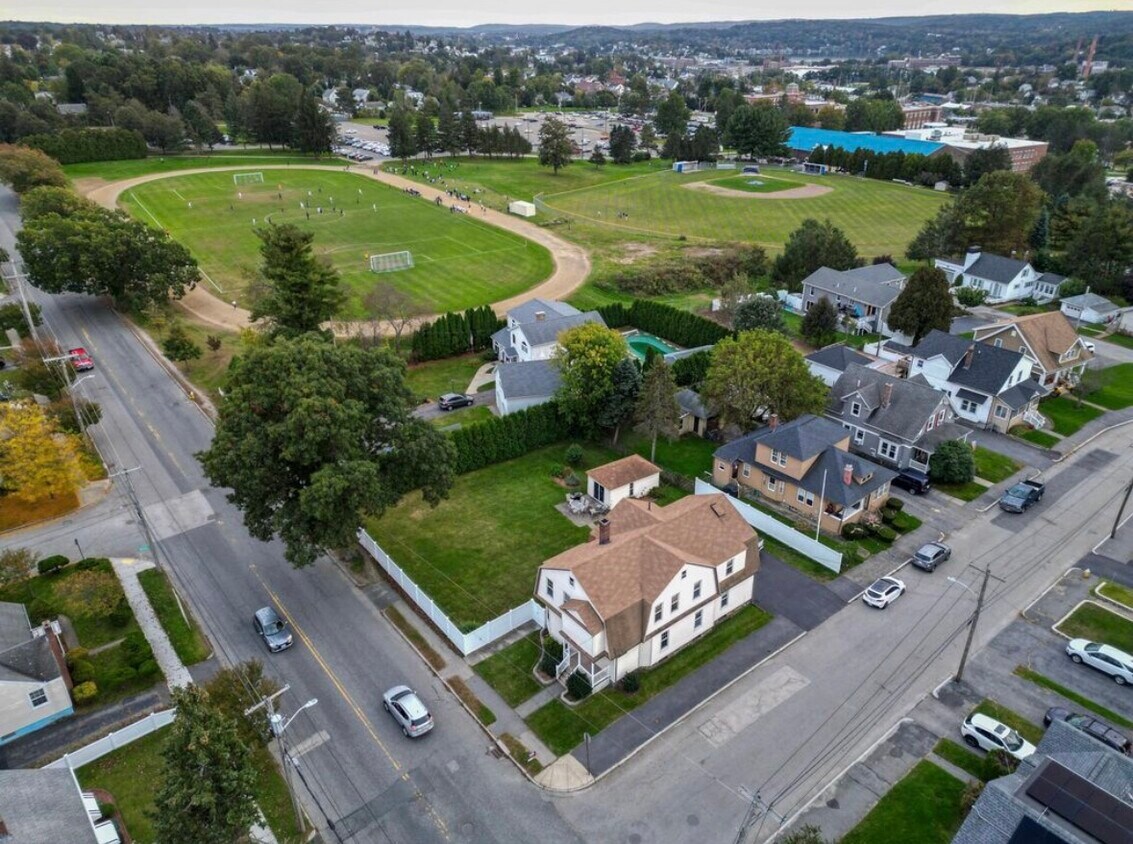 Foto principal - 460 Burncoat St