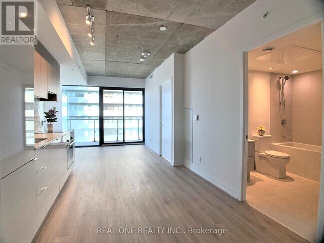 Building Photo - 161-2161 Roehampton Ave