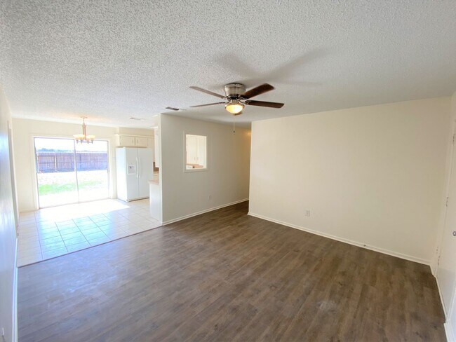 Foto del edificio - 3404 Upland Ave