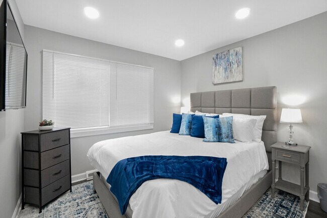 Foto del edificio - 570 E Higgins Rd