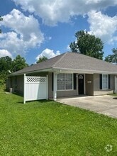 Building Photo - 508 Cedar Ln