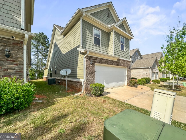 Building Photo - 166 Daisy Cir