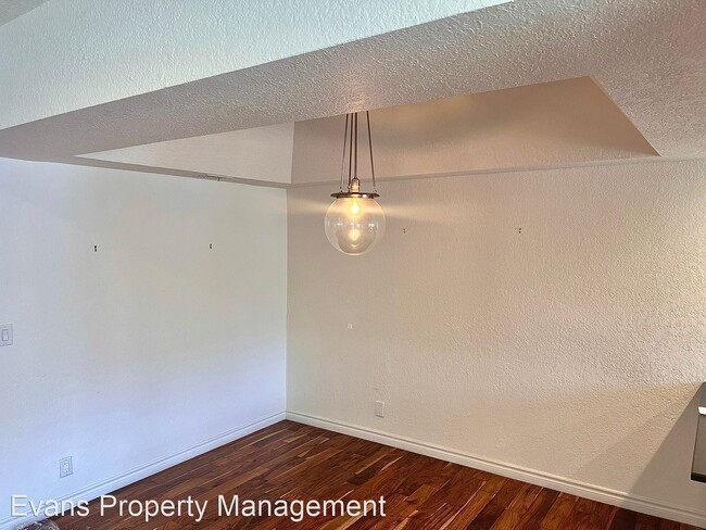 Building Photo - 2 br, 2 bath House - Stunning and Spacious...