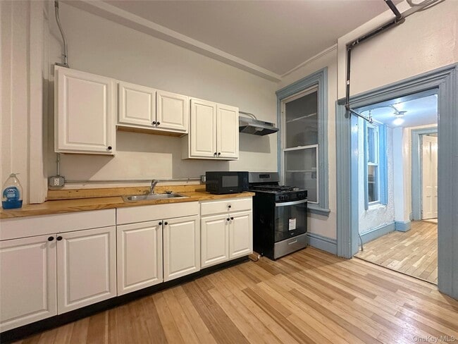 Foto del edificio - 56 Dubois St