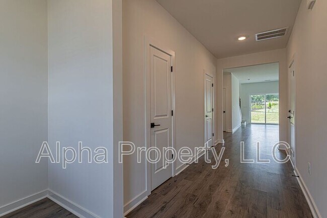 Building Photo - 1231 Westgate Vlg Dr