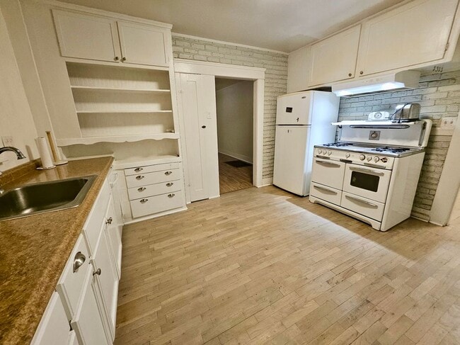 Building Photo - 511 Locust St