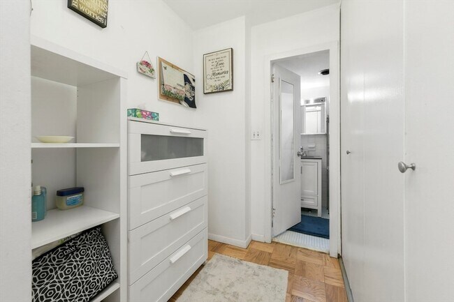 Building Photo - 6 Whittier Pl