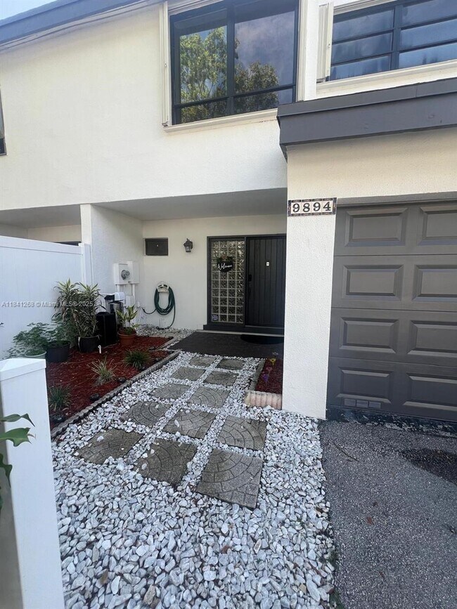 Foto del edificio - 9894 Fairway Cove Ln