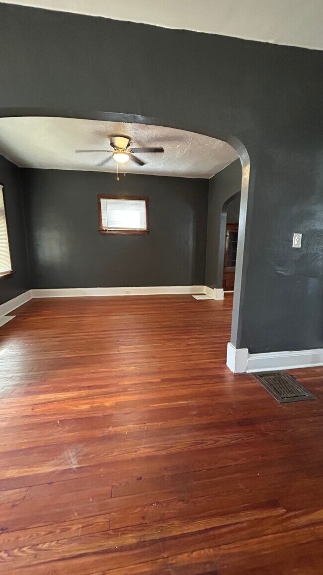 Foto del edificio - 4288 E 128th St