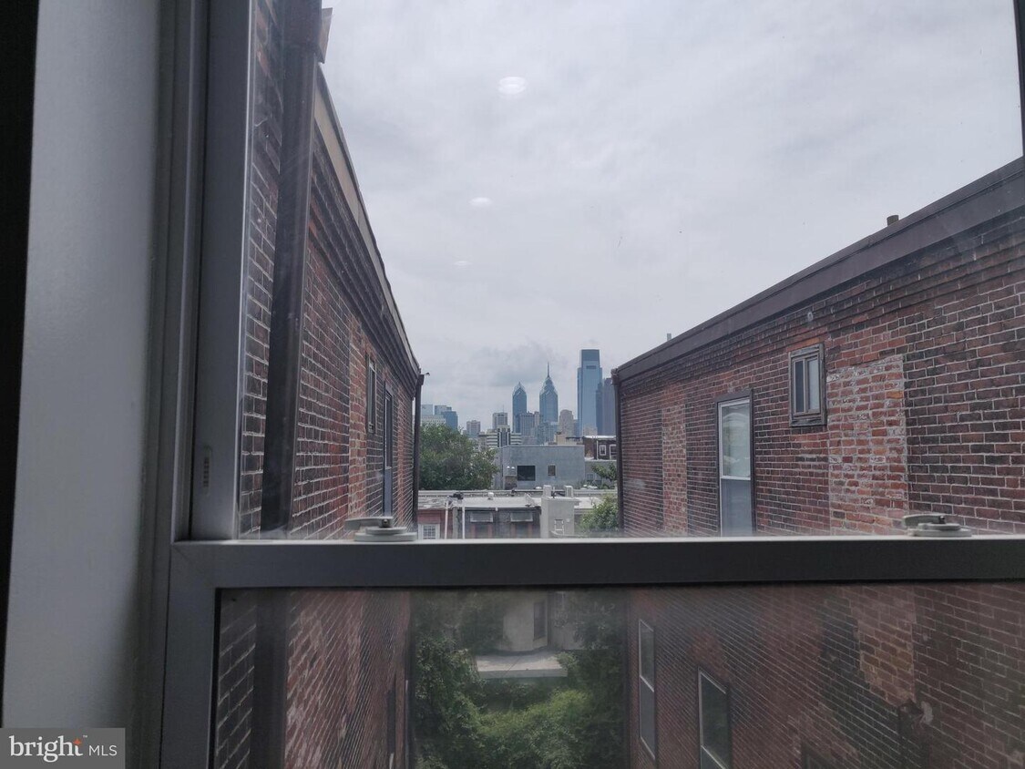 Foto principal - 1422 W Girard Ave